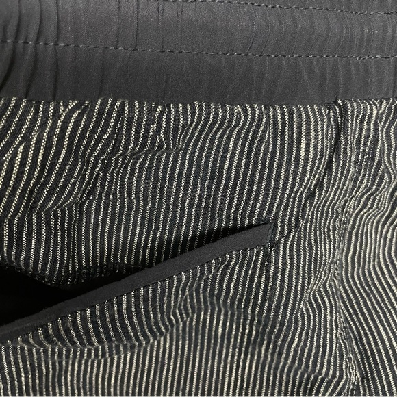 ATHLETA Navy Blue Striped Bali Linen Shorts Size 12 - Picture 7 of 13